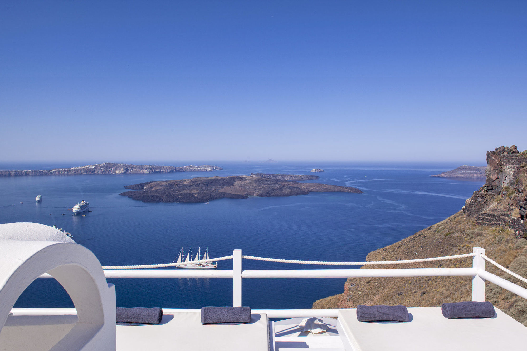 On The Rocks - Small Luxury Hotels Of The World (Adults Only) Imerovigli  Bagian luar foto